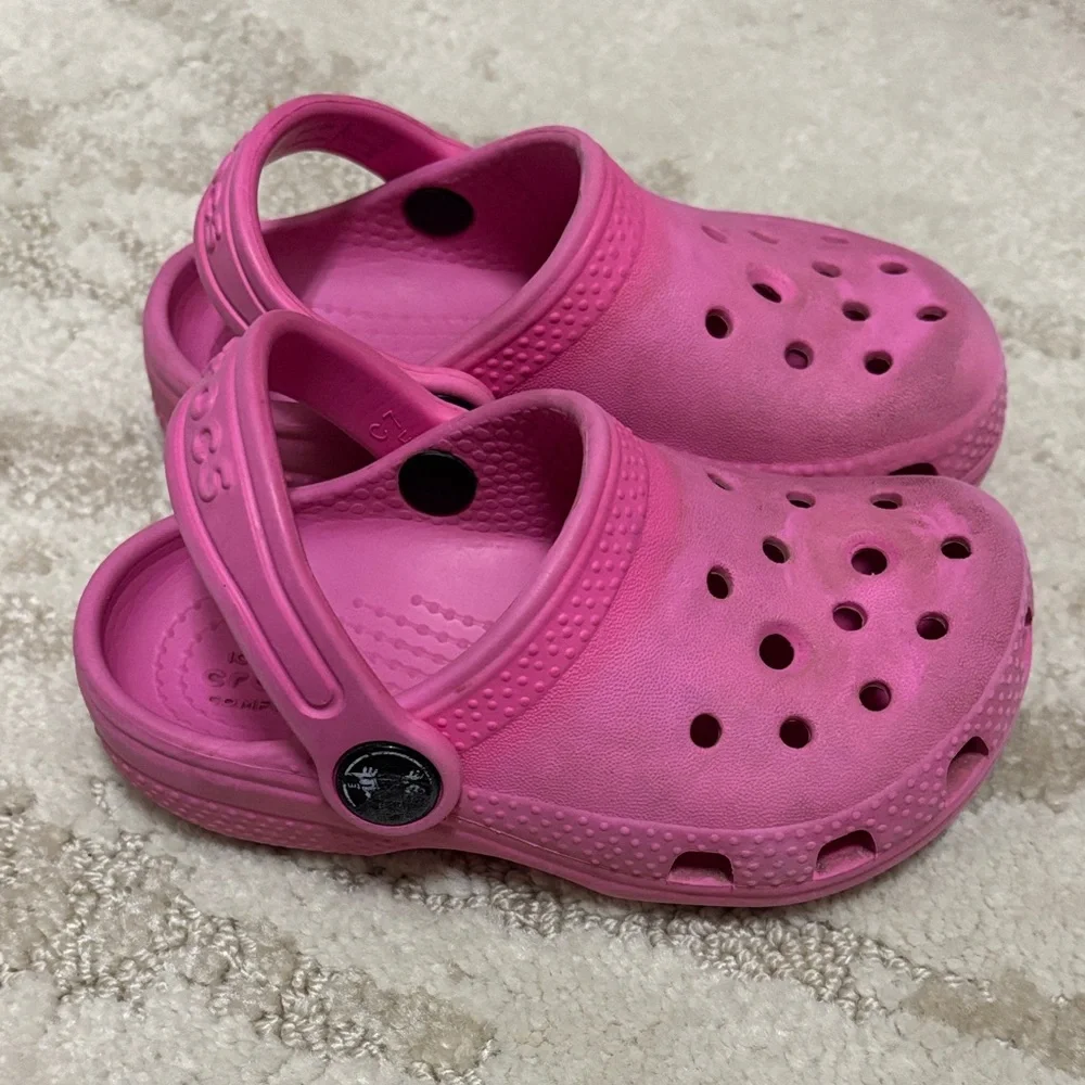 CROCS Kids Water Shoes in Bright Pink